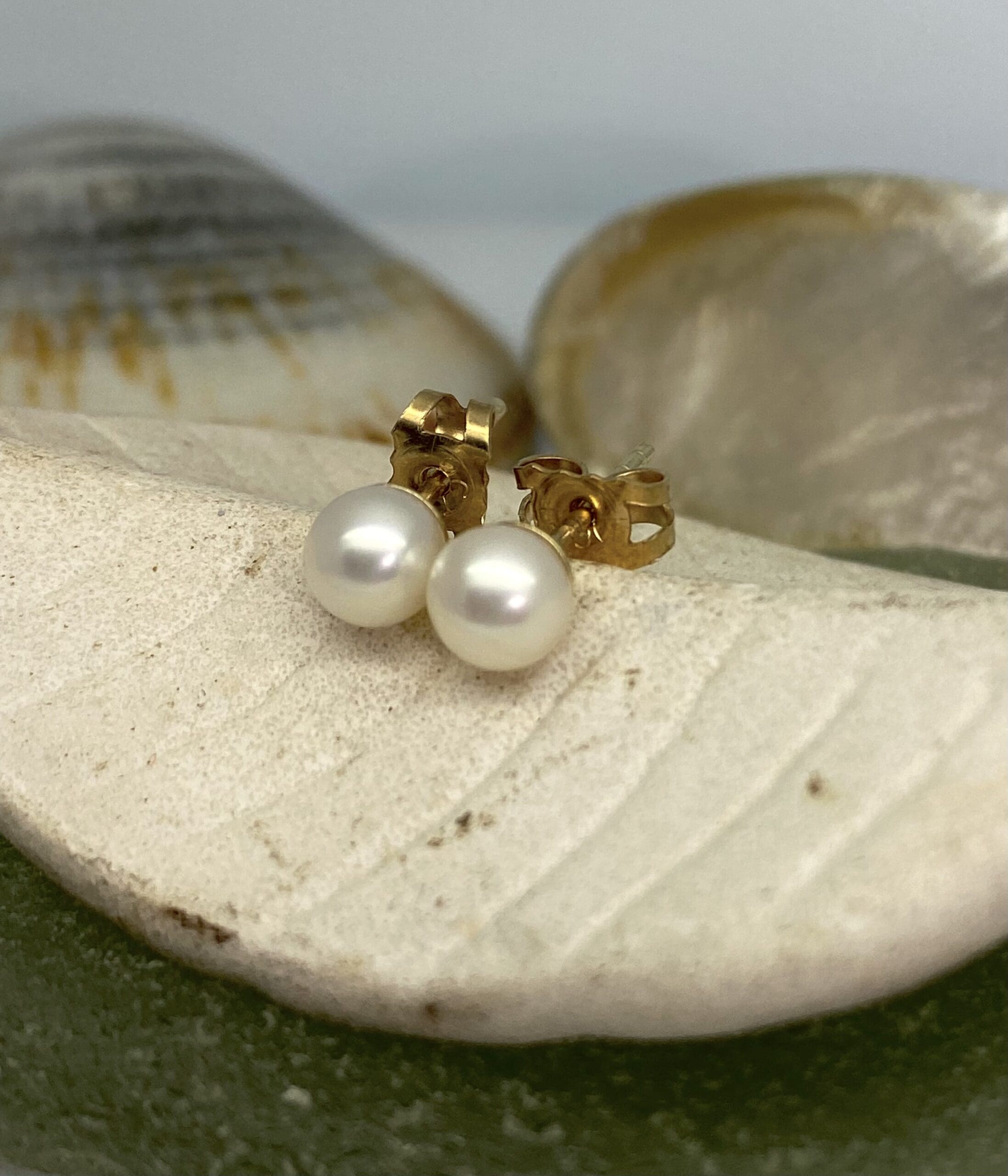 15700058 9ct Yellow Gold Fresh Water Pearl Earrings - Image 2