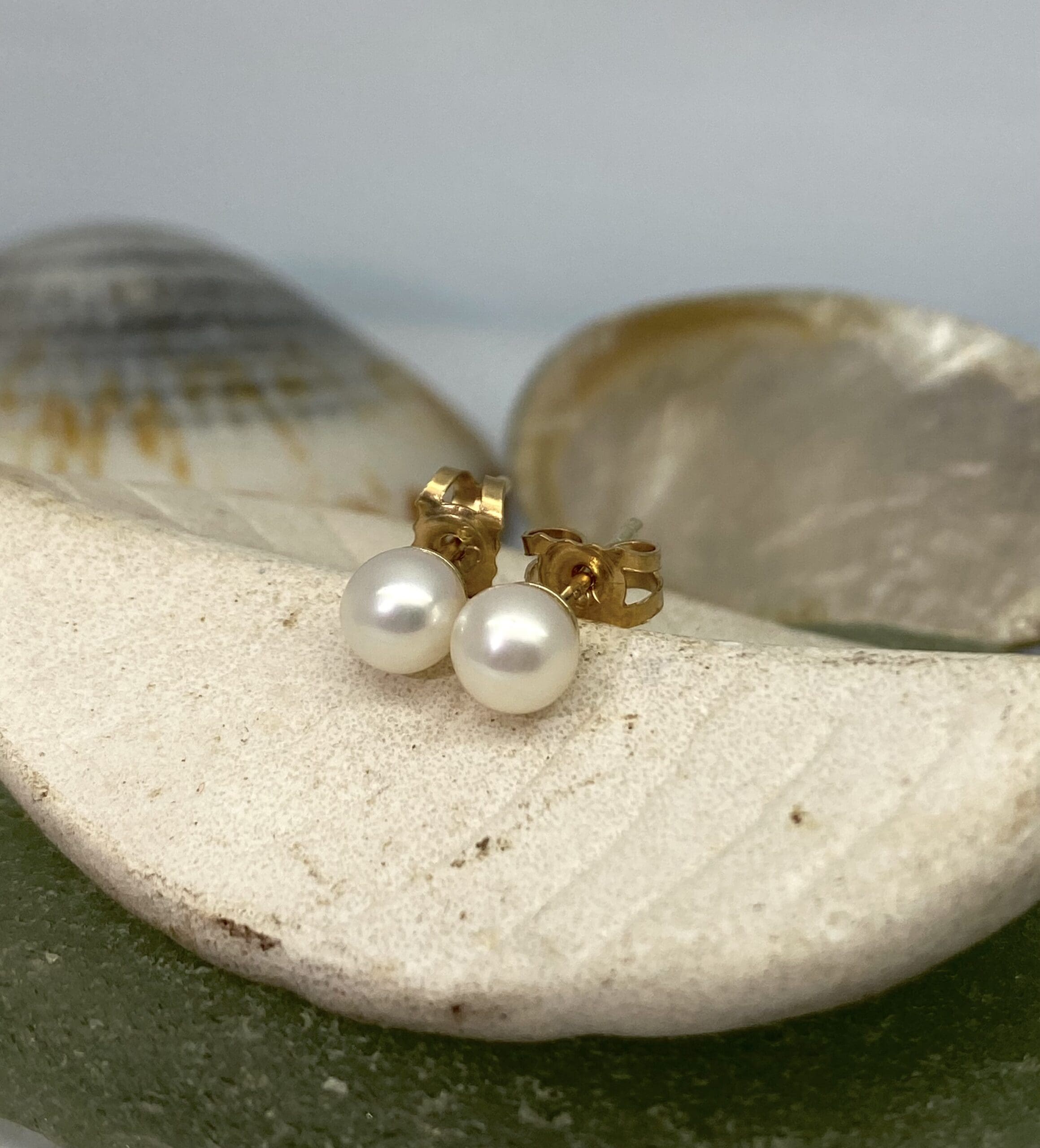 15700058 9ct Yellow Gold Fresh Water Pearl Earrings