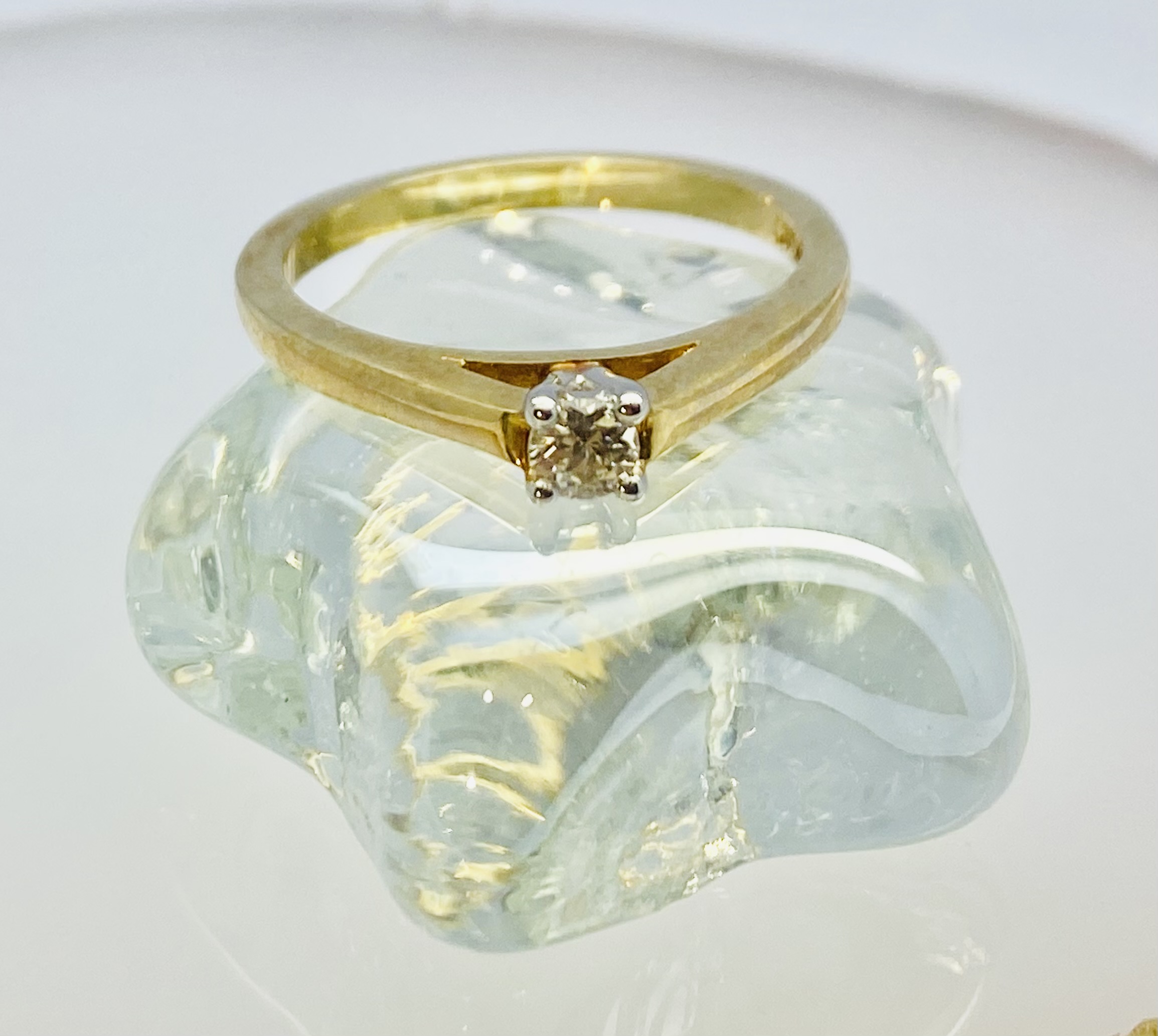 12200048 9ct Yellow Gold Diamond 0.12ct Solitaire Engagement Ring - Image 4