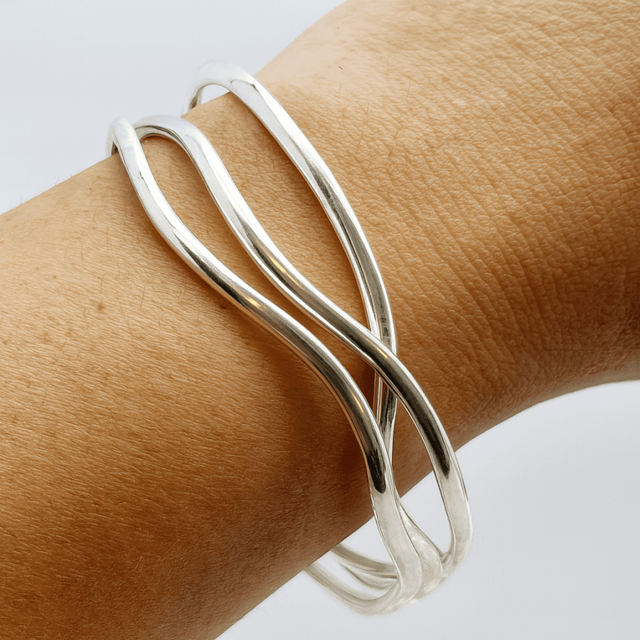 40100151 925 Sterling Silver Three Entwined D Shaped Bangles