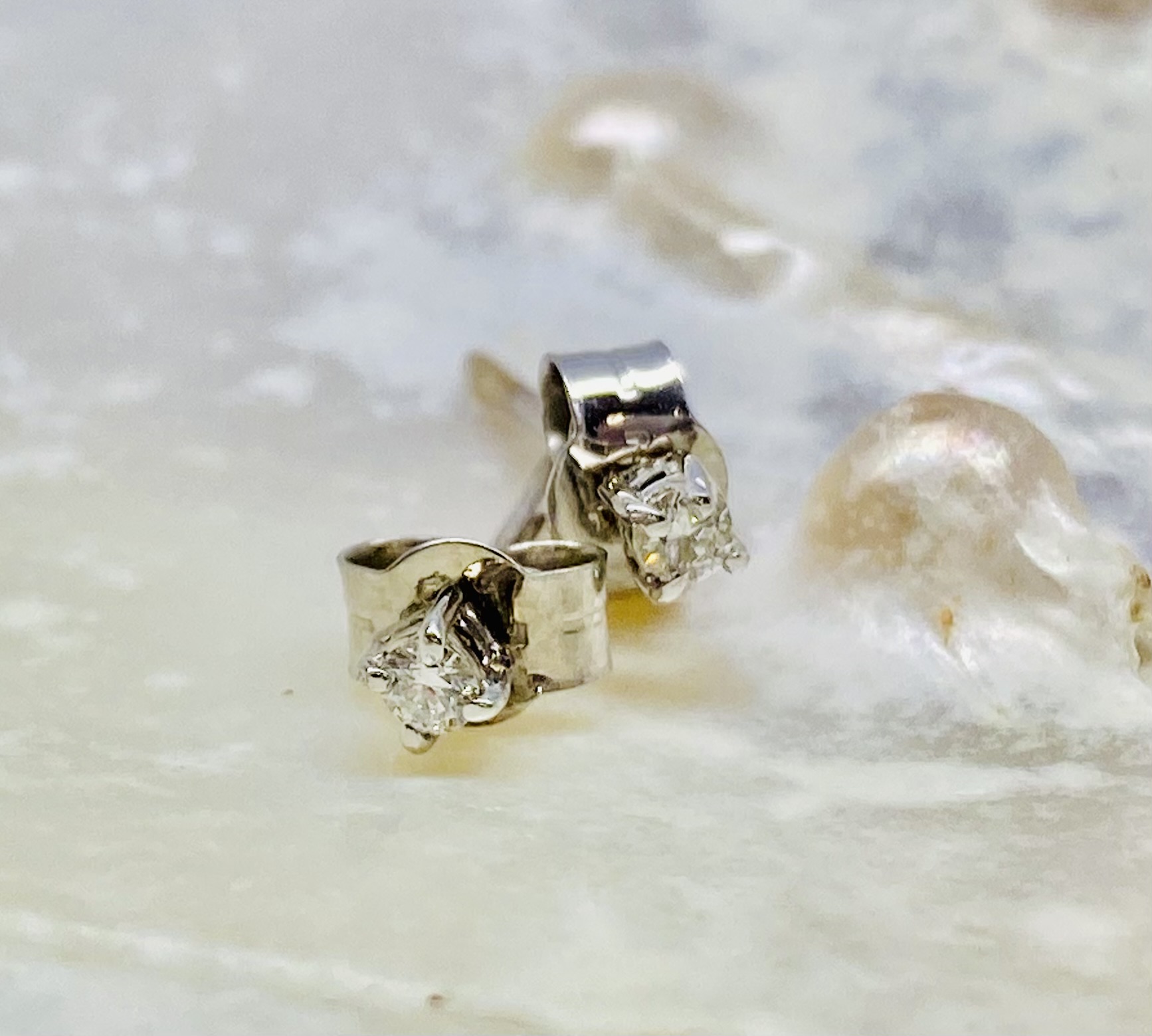 33700064 9ct White Gold And Diamond 0.08ct Stud Earrings