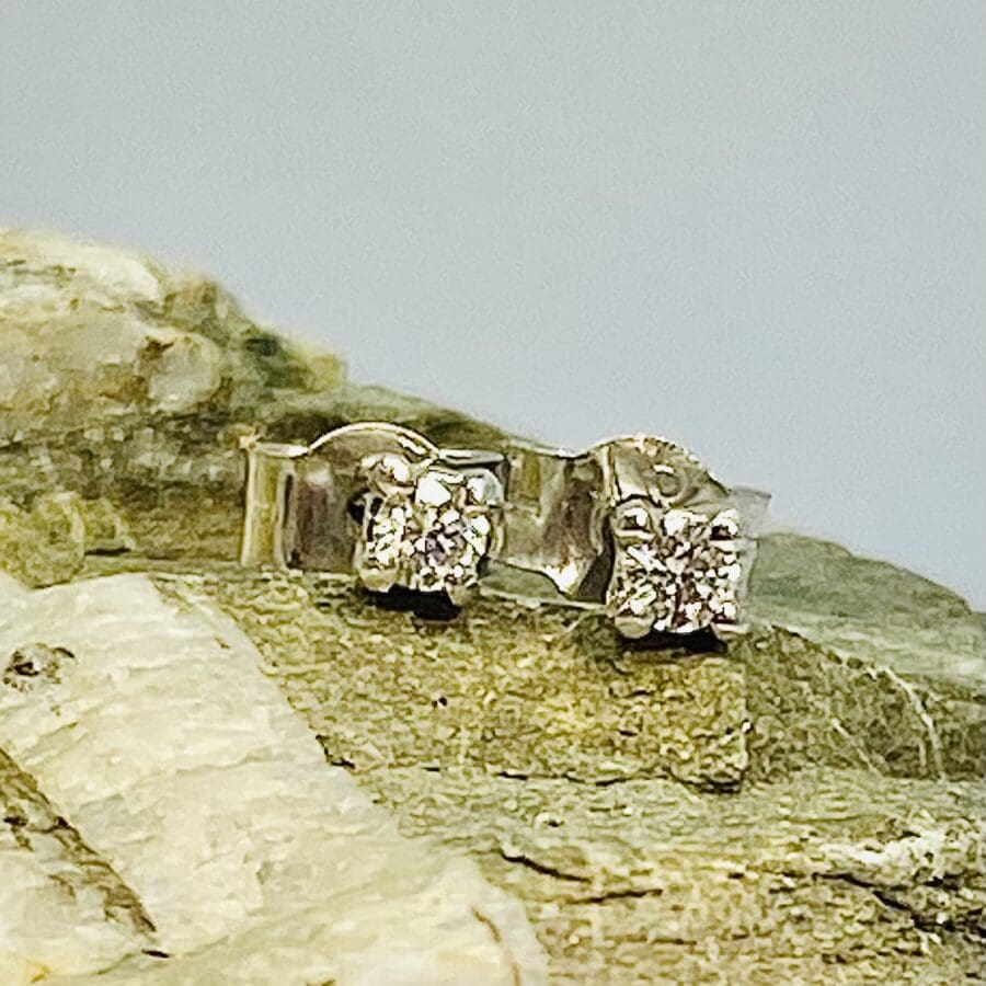 33700062 18ct White Gold Diamond Stud Earrings