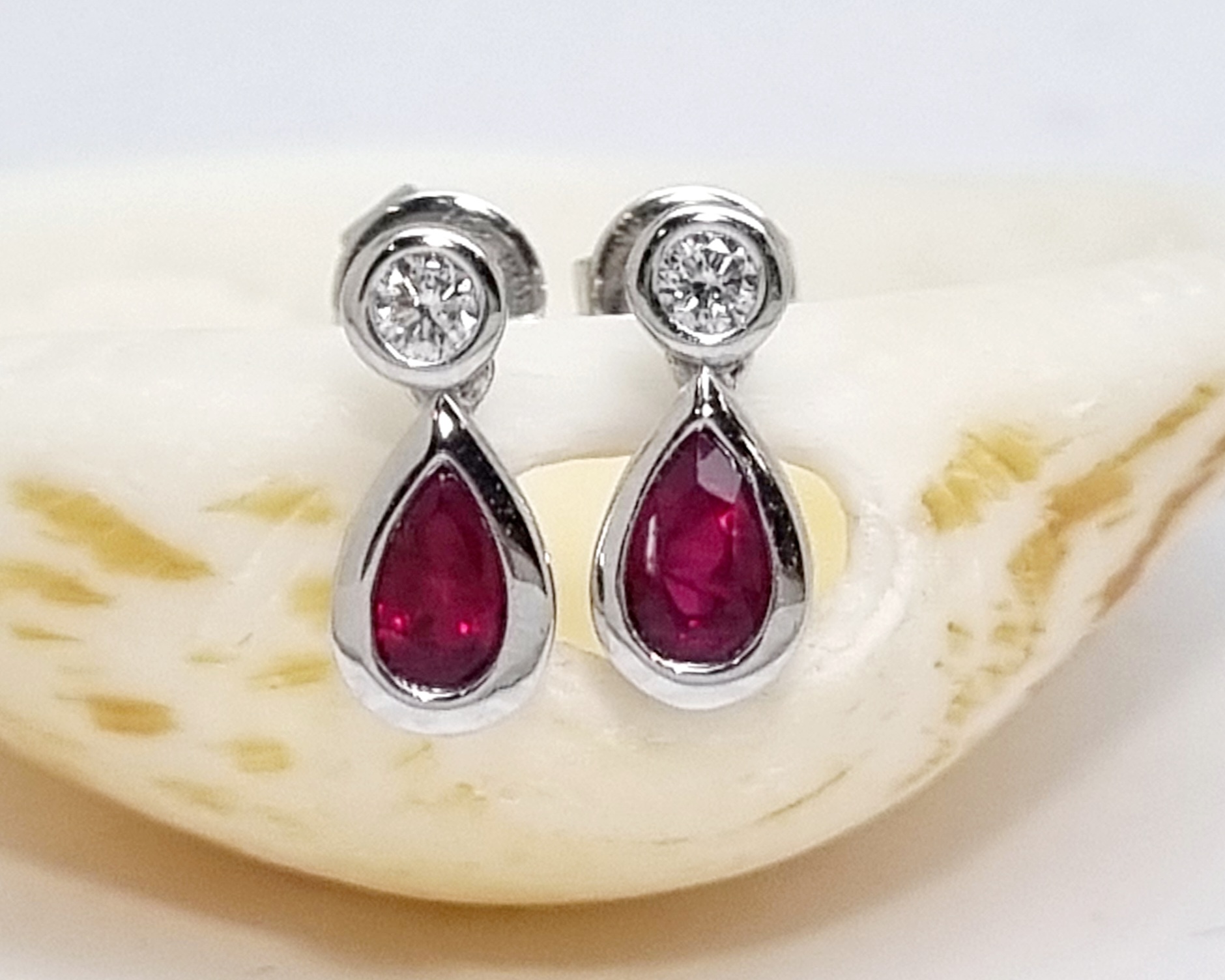 31400012 18ct White Gold Ruby And Diamond Drop Earrings