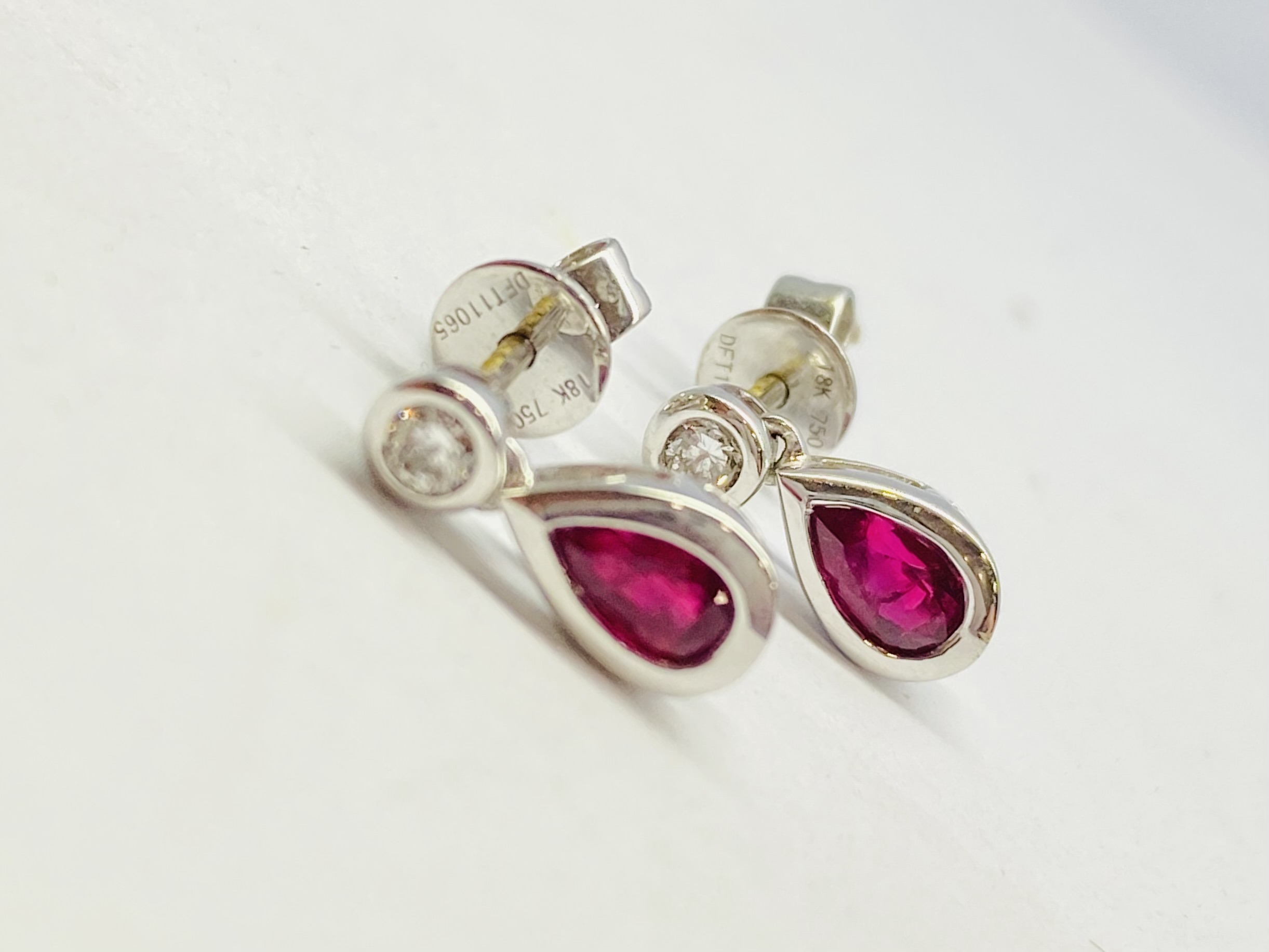 31400012 18ct White Gold Ruby And Diamond Drop Earrings - Image 3