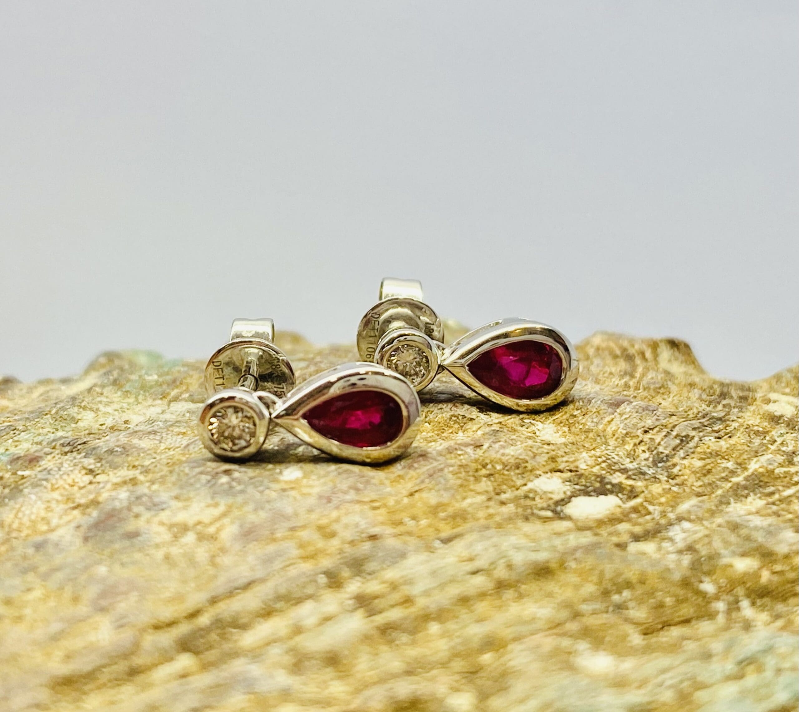 31400012 18ct White Gold Ruby And Diamond Drop Earrings - Image 5