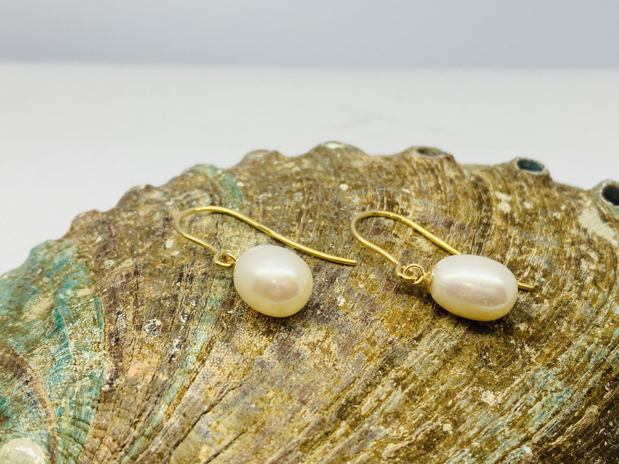 15700080 9ct Yellow Gold Fresh Water Pearl Drop Earrings - Image 2