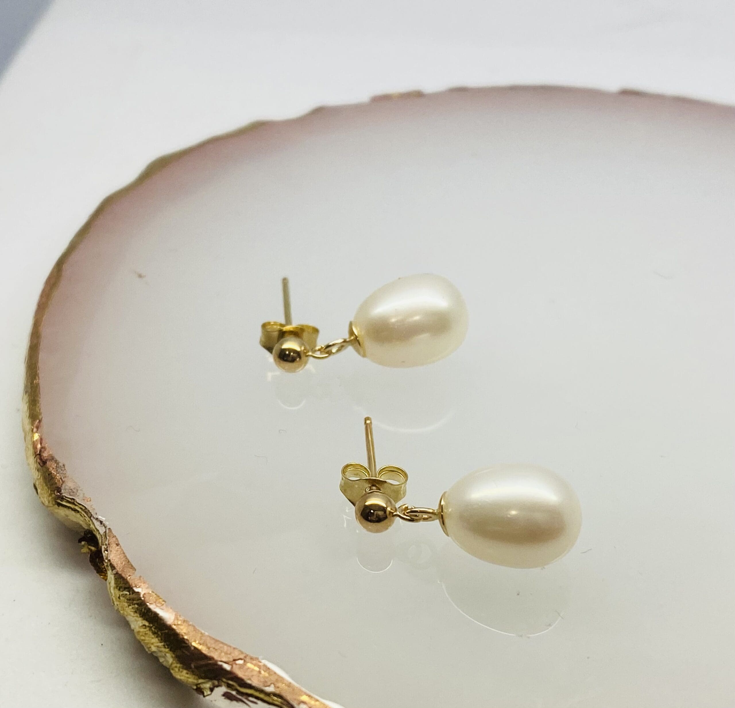 15700079 9ct Yellow Gold Fresh Water Pearl Drop Earrings - Image 3