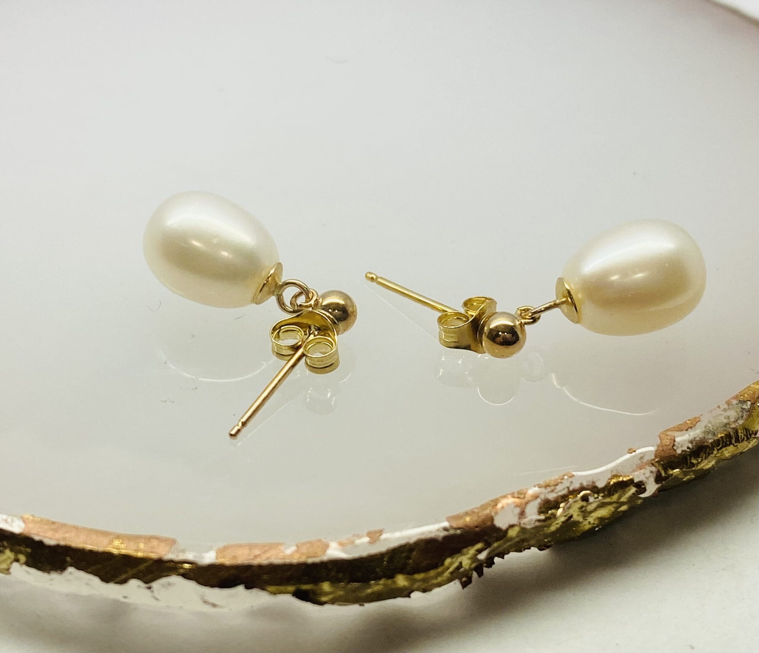 15700079 9ct Yellow Gold Fresh Water Pearl Drop Earrings - Image 4