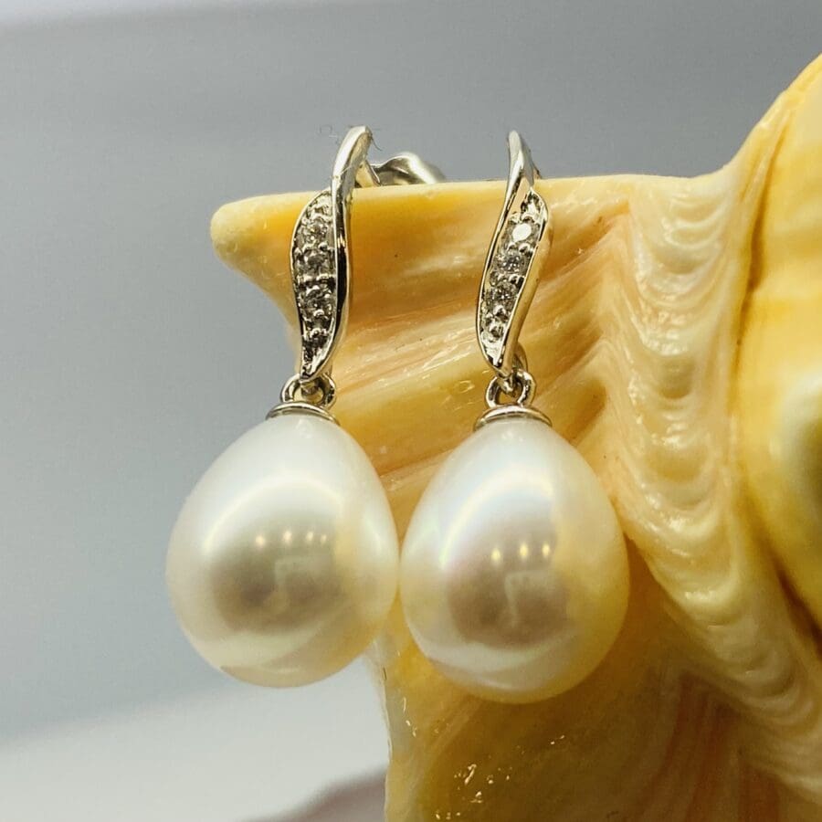 15700077 9ct Yellow Gold Fresh Water Pearl And Diamond Drop Earrings