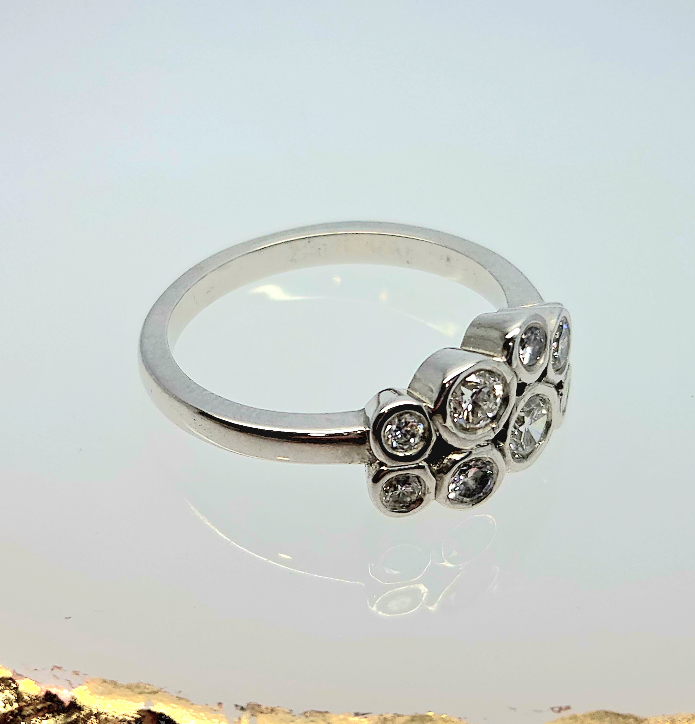 15600060 Platinum Rub Over 9 Diamond 'Bubble' Ring - Image 3